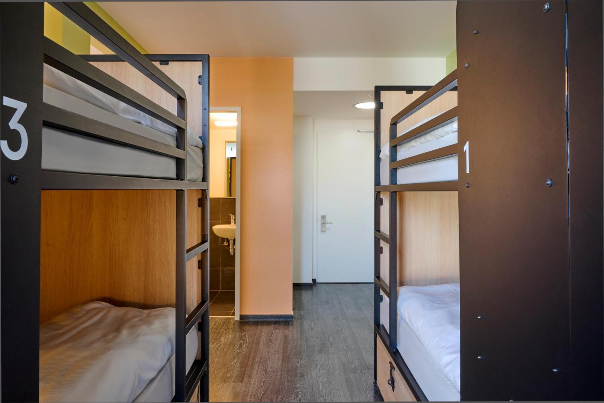 Bed 8-Bed Dormitory Room